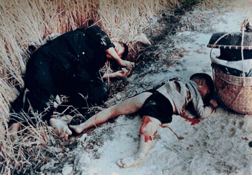 Dead_man_and_child_from_the_My_Lai_massacre